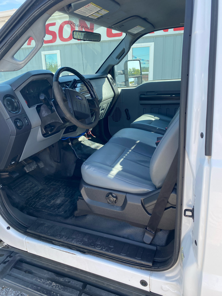 Ford Super Duty F-350 SRW 4WD Reg Cab 137" XLT 2012 Ford Super Duty F-350 SRW 4WD Reg Cab 137" XLT 2012