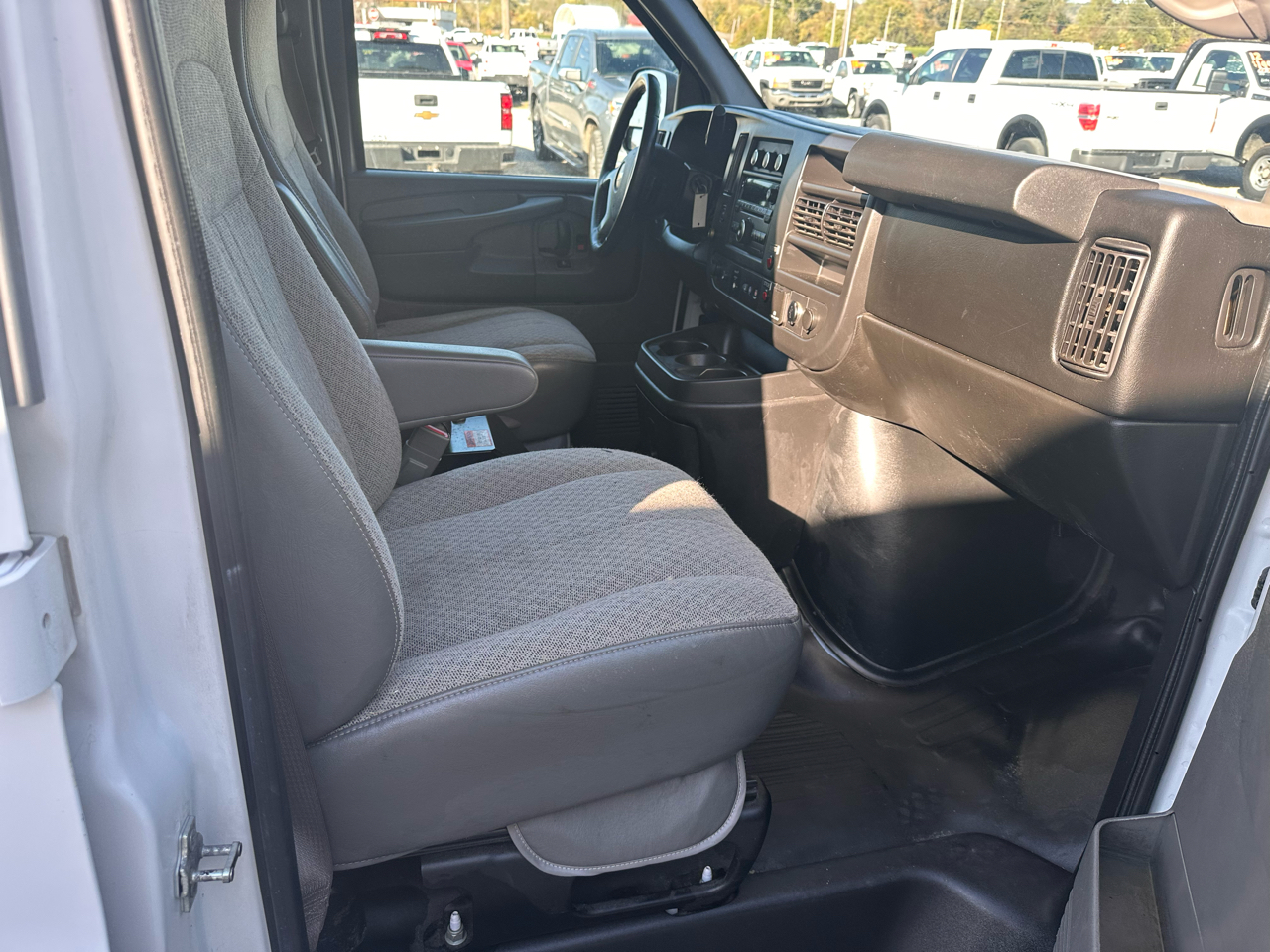 Chevrolet Express Cargo Van RWD 2500 135" 2015 Chevrolet Express Cargo Van RWD 2500 135" 2015