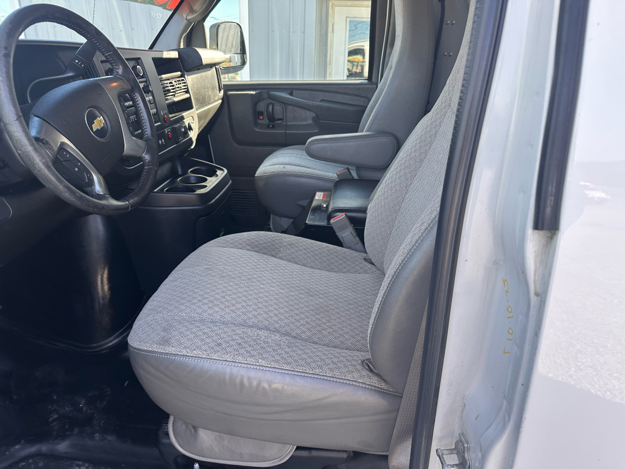 Chevrolet Express Cargo Van RWD 2500 135" 2015 Chevrolet Express Cargo Van RWD 2500 135" 2015