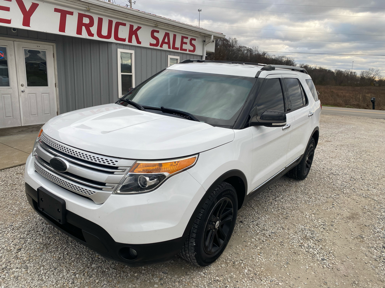 2015 Ford Explorer XLT photo 2