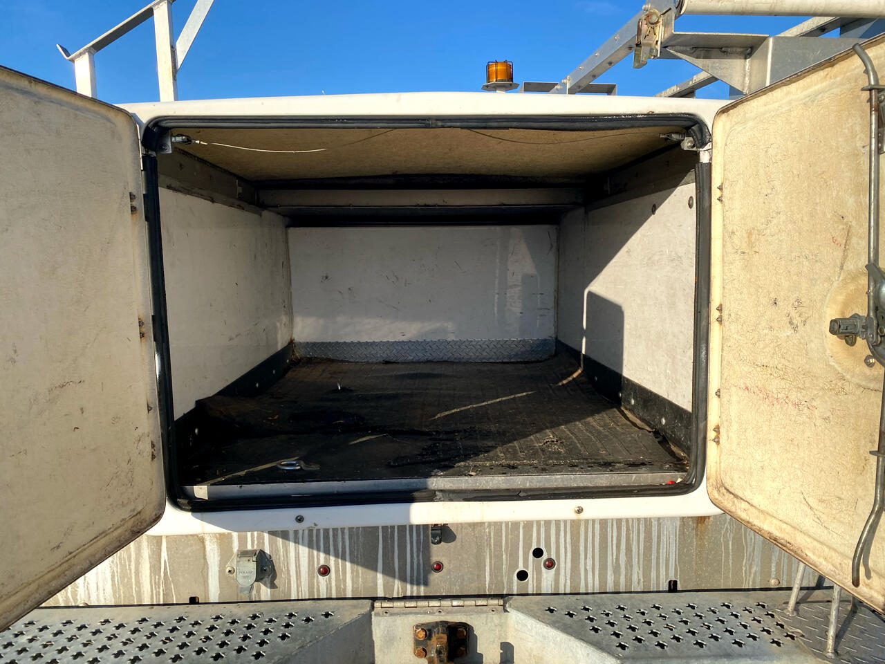 Chevrolet Silverado 2500HD 4WD Reg Cab 133.6" Work Truck 2015