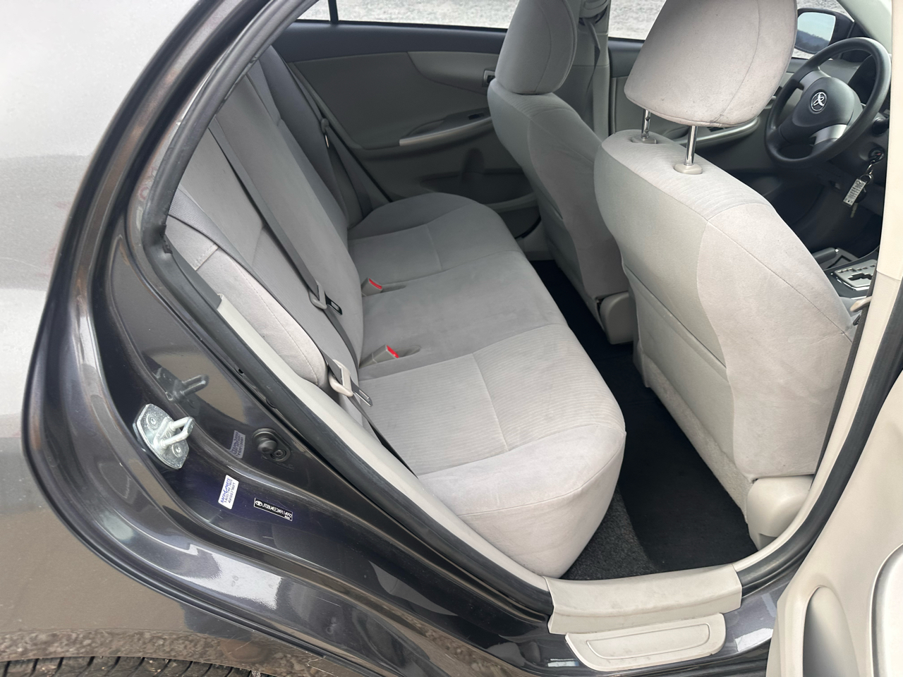 Toyota Corolla 4dr Sdn Man (Natl) 2010