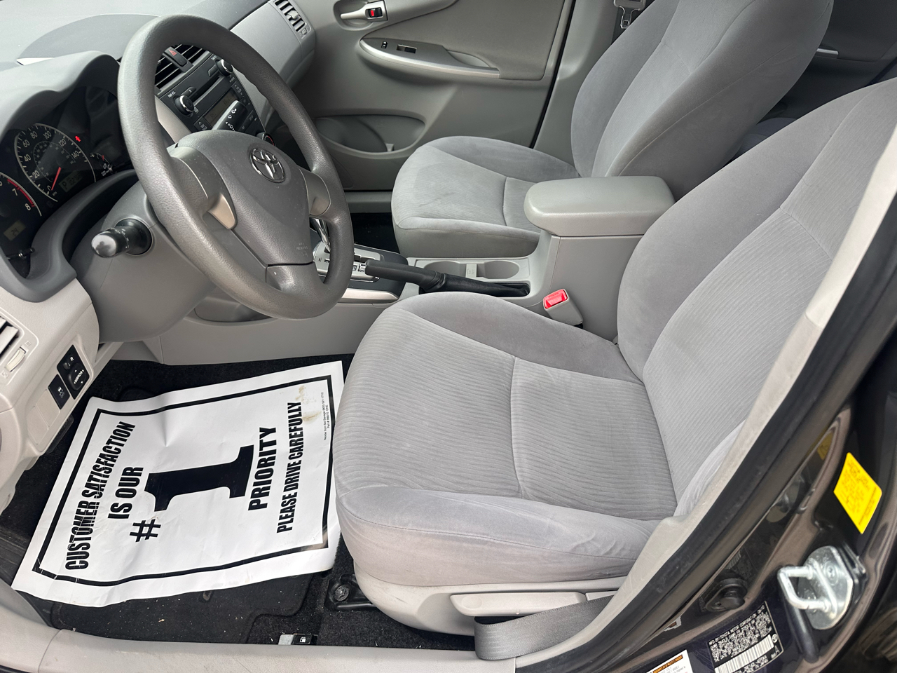 Toyota Corolla 4dr Sdn Man (Natl) 2010