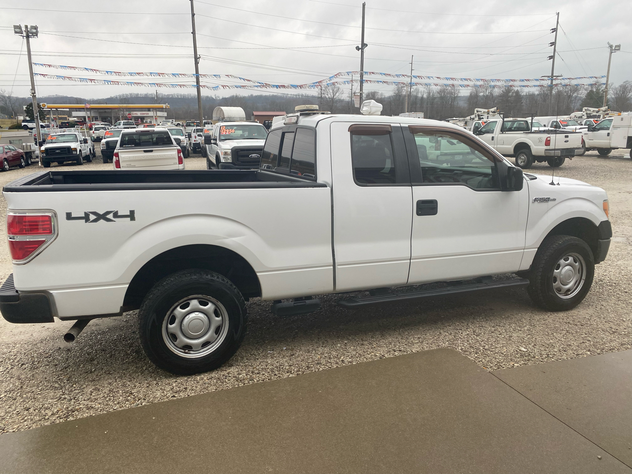 Ford F-150 2WD SuperCab 145" XL 2012