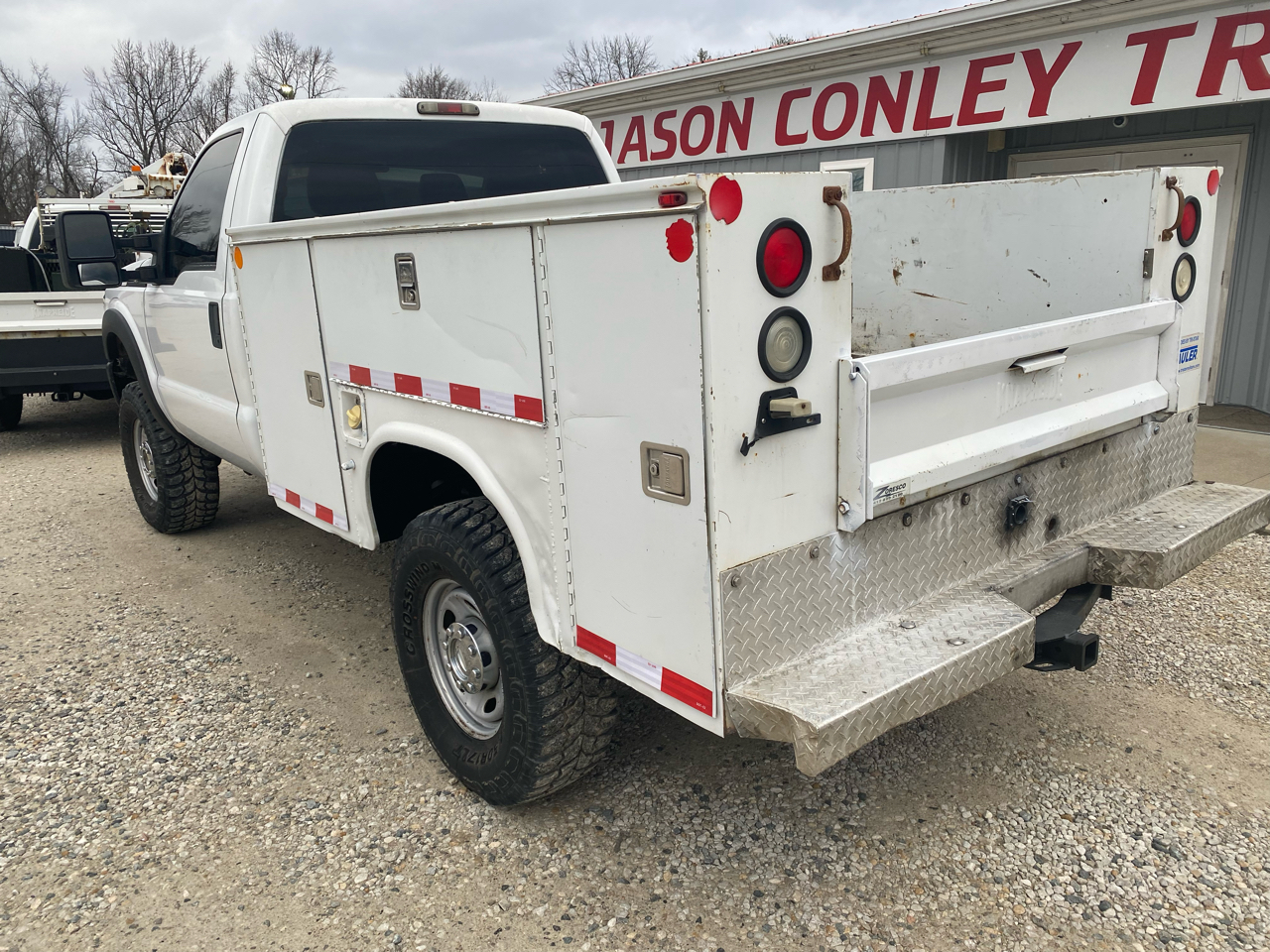 Ford Super Duty F-250 SRW 4WD Reg Cab 137" XL 2012