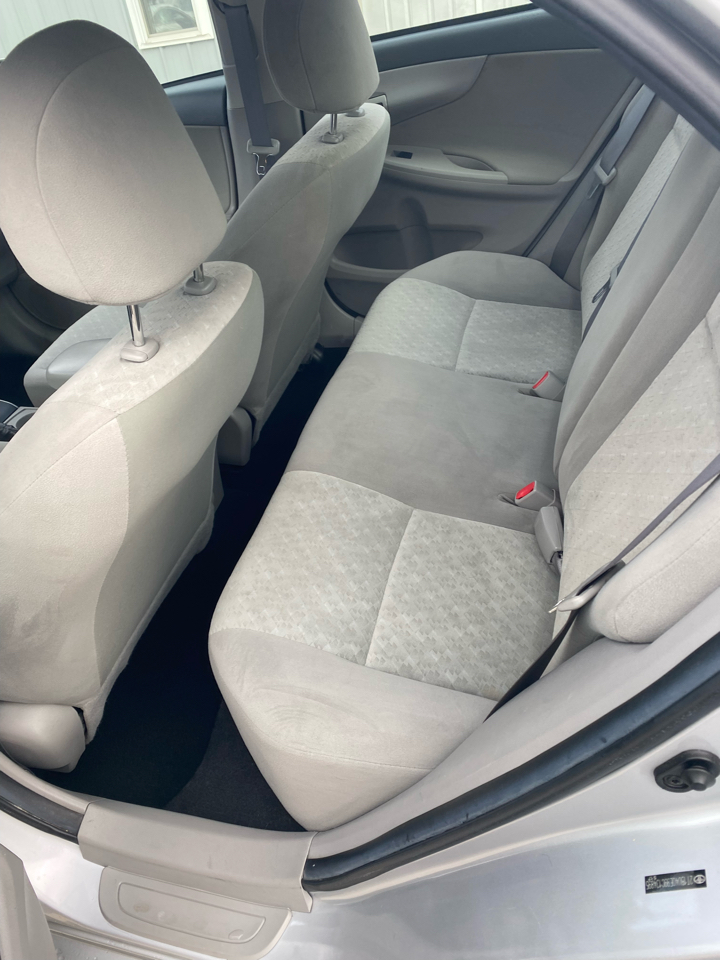 Toyota Corolla 4dr Sdn LE Auto 2009