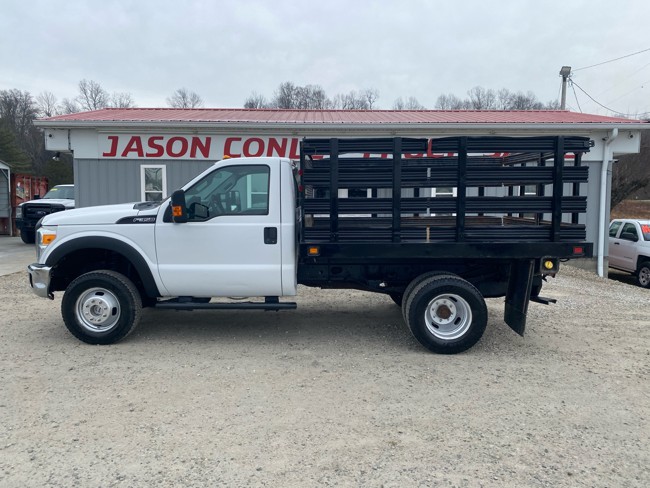 Ford Super Duty F-350 DRW 4WD Reg Cab 141" WB 60" CA XLT 2015