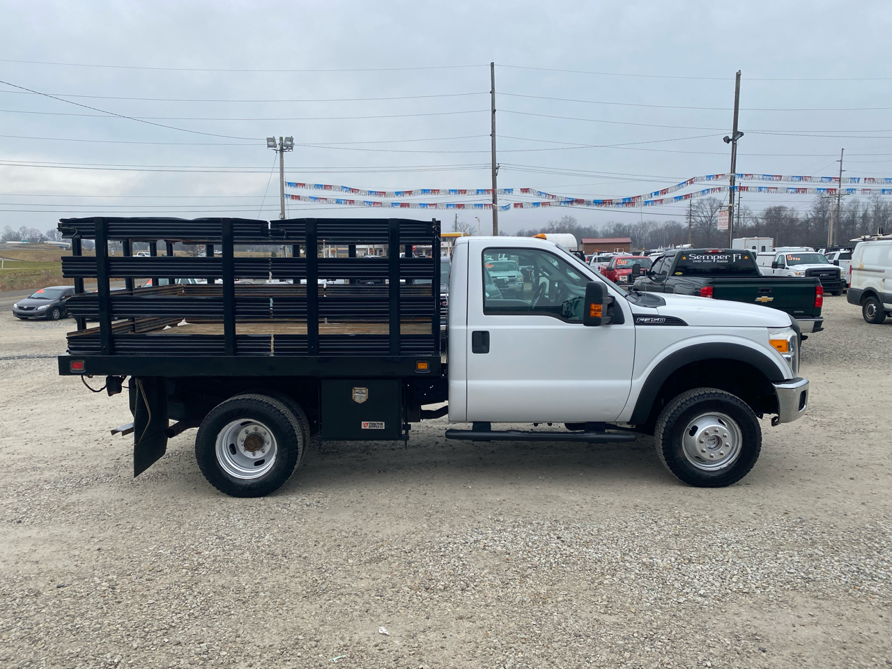 Ford Super Duty F-350 DRW 4WD Reg Cab 141" WB 60" CA XLT 2015