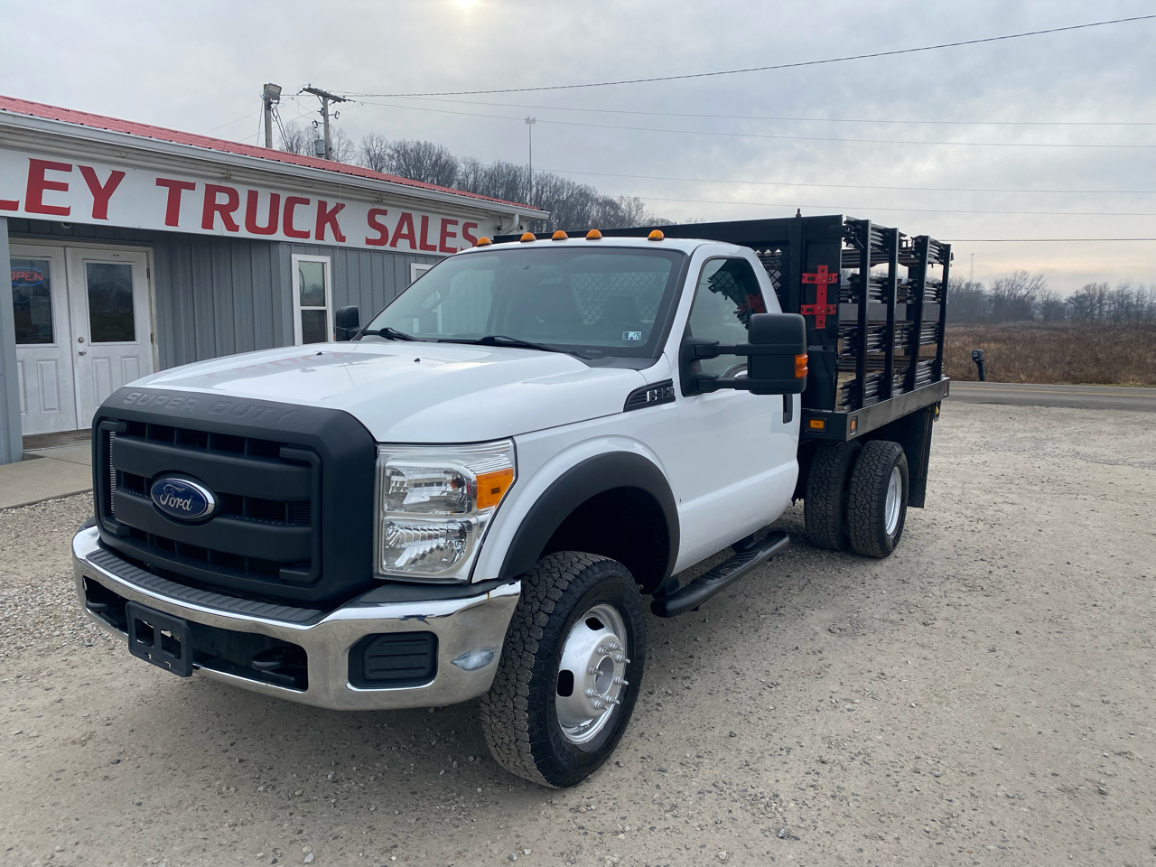 Ford Super Duty F-350 DRW 4WD Reg Cab 141" WB 60" CA XLT 2015