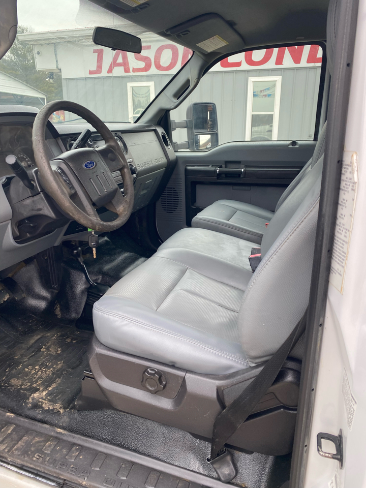 Ford Super Duty F-350 DRW 4WD Reg Cab 141" WB 60" CA XLT 2015