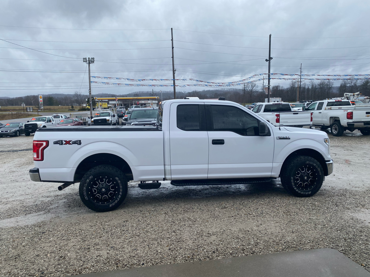 Ford F-150 4WD SuperCab 163" Lariat w/HD Payload Pkg 2015