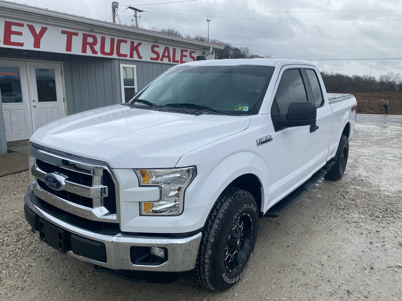 Ford F-150 4WD SuperCab 163" Lariat w/HD Payload Pkg 2015