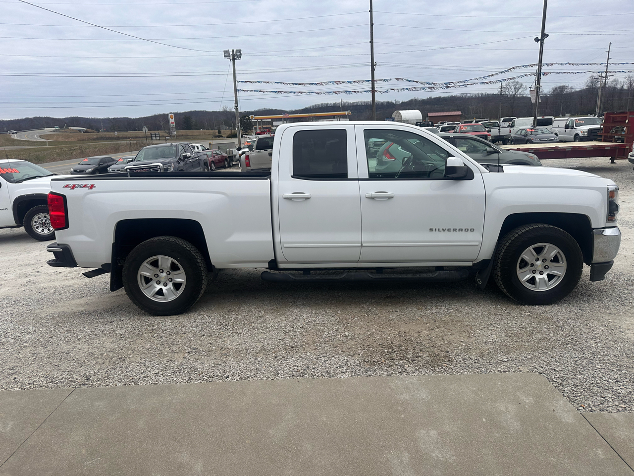 Chevrolet Silverado 1500 4WD Double Cab 143.5" LT w/1LT 2017