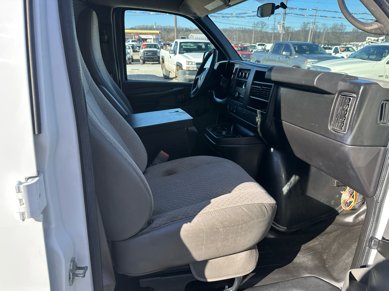 Chevrolet Express Cargo Van RWD 2500 135" 2012