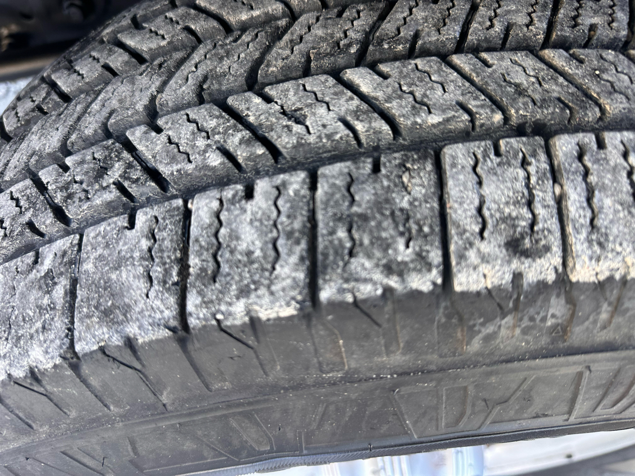 Chevrolet Express Cargo Van RWD 2500 135" 2012