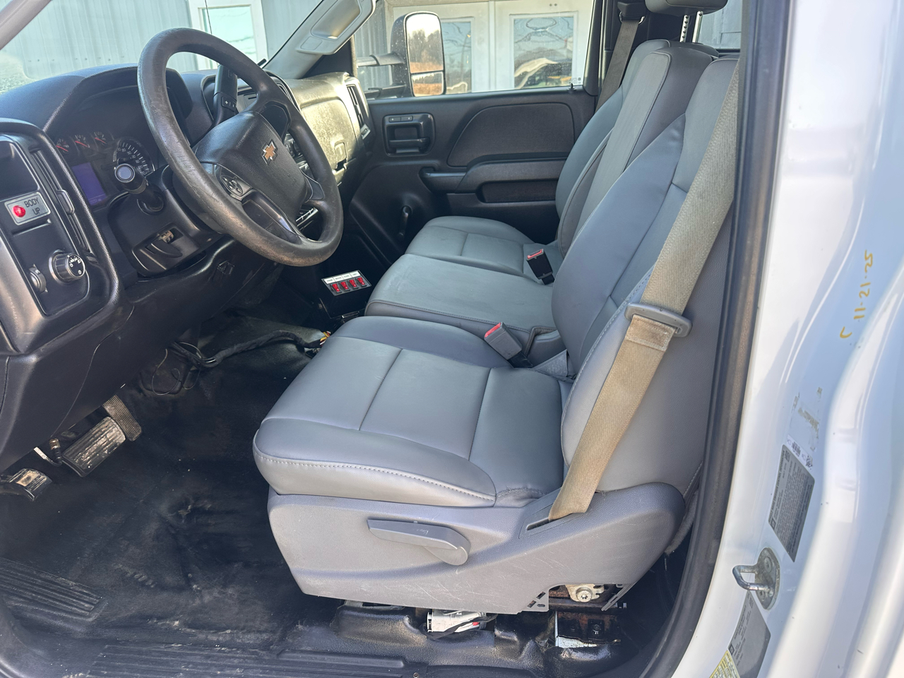 Chevrolet Silverado 3500HD 2WD Reg Cab 137.5" WB, 59.06" CA WT 2015