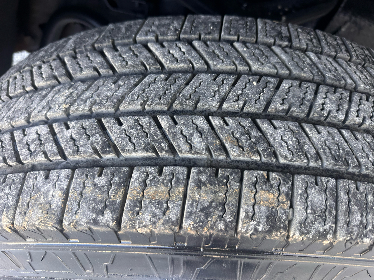 Chevrolet Silverado 3500HD 2WD Reg Cab 137.5" WB, 59.06" CA WT 2015