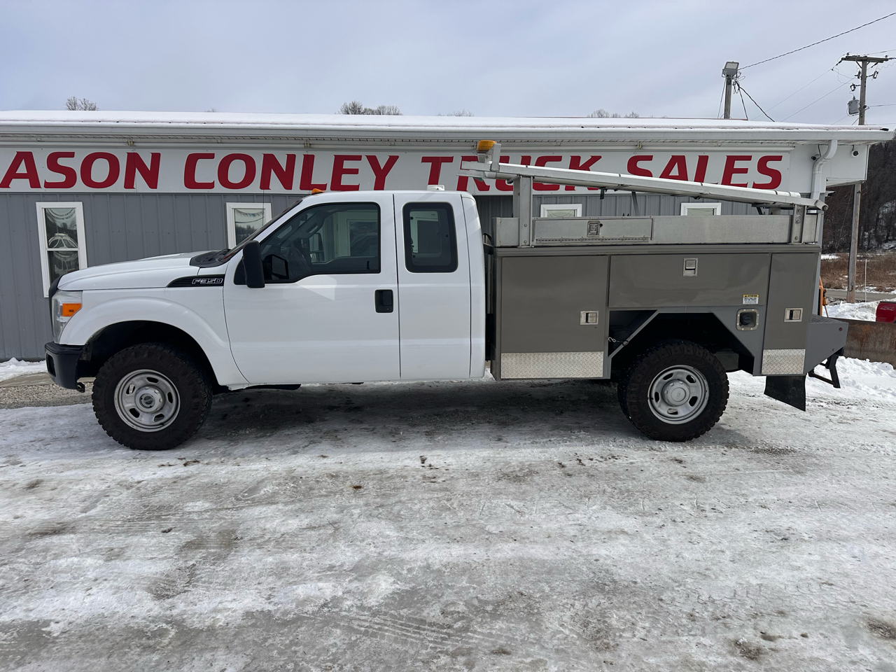 2011 Ford Super Duty F-350 SRW 4WD SuperCab 162" WB 60" CA XL