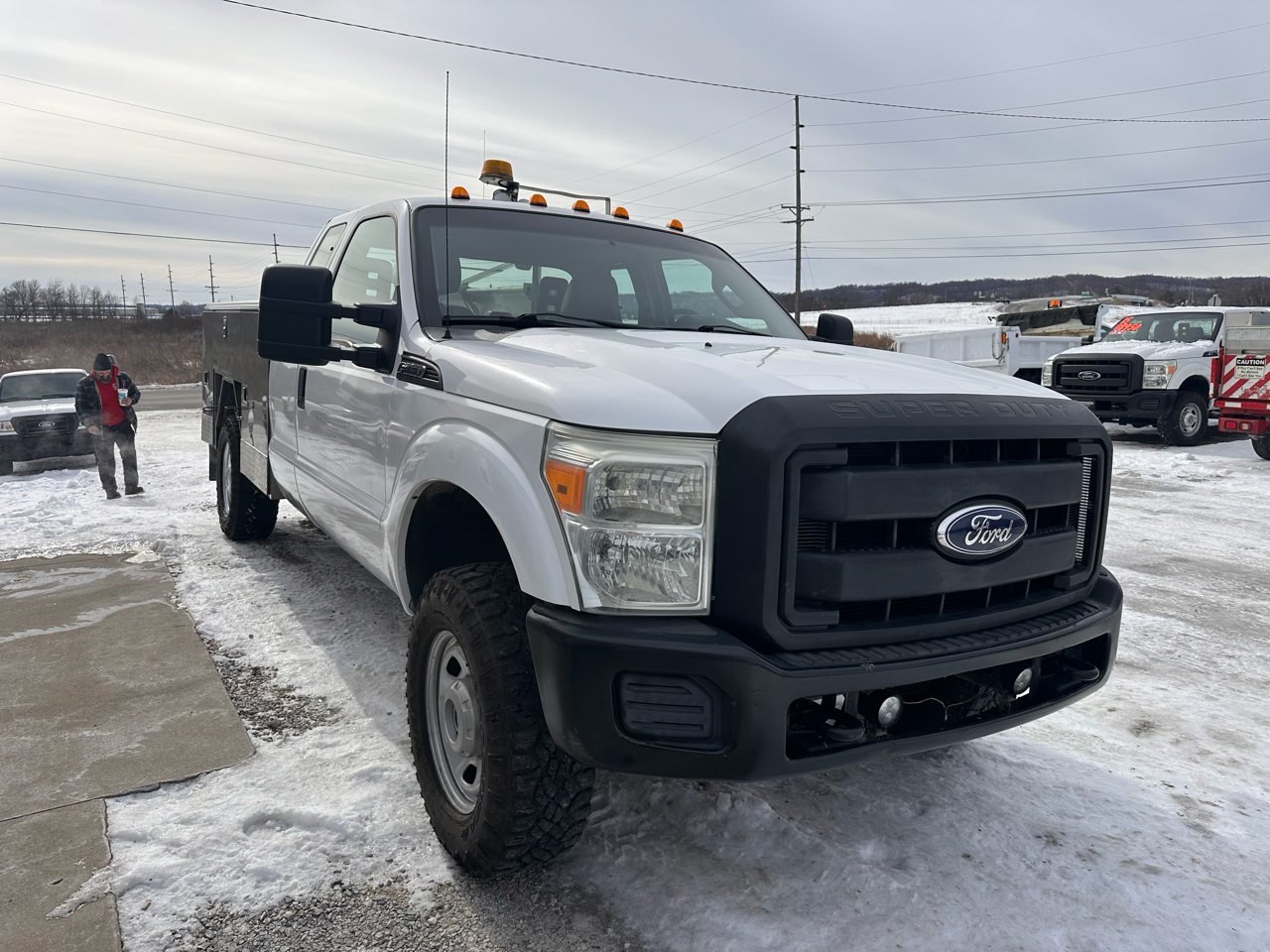 Ford Super Duty F-350 SRW 4WD SuperCab 162" WB 60" CA XL 2011