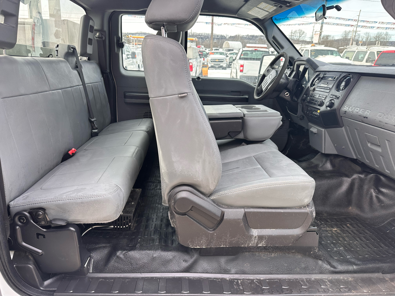 Ford Super Duty F-350 SRW 4WD SuperCab 162" WB 60" CA XL 2011