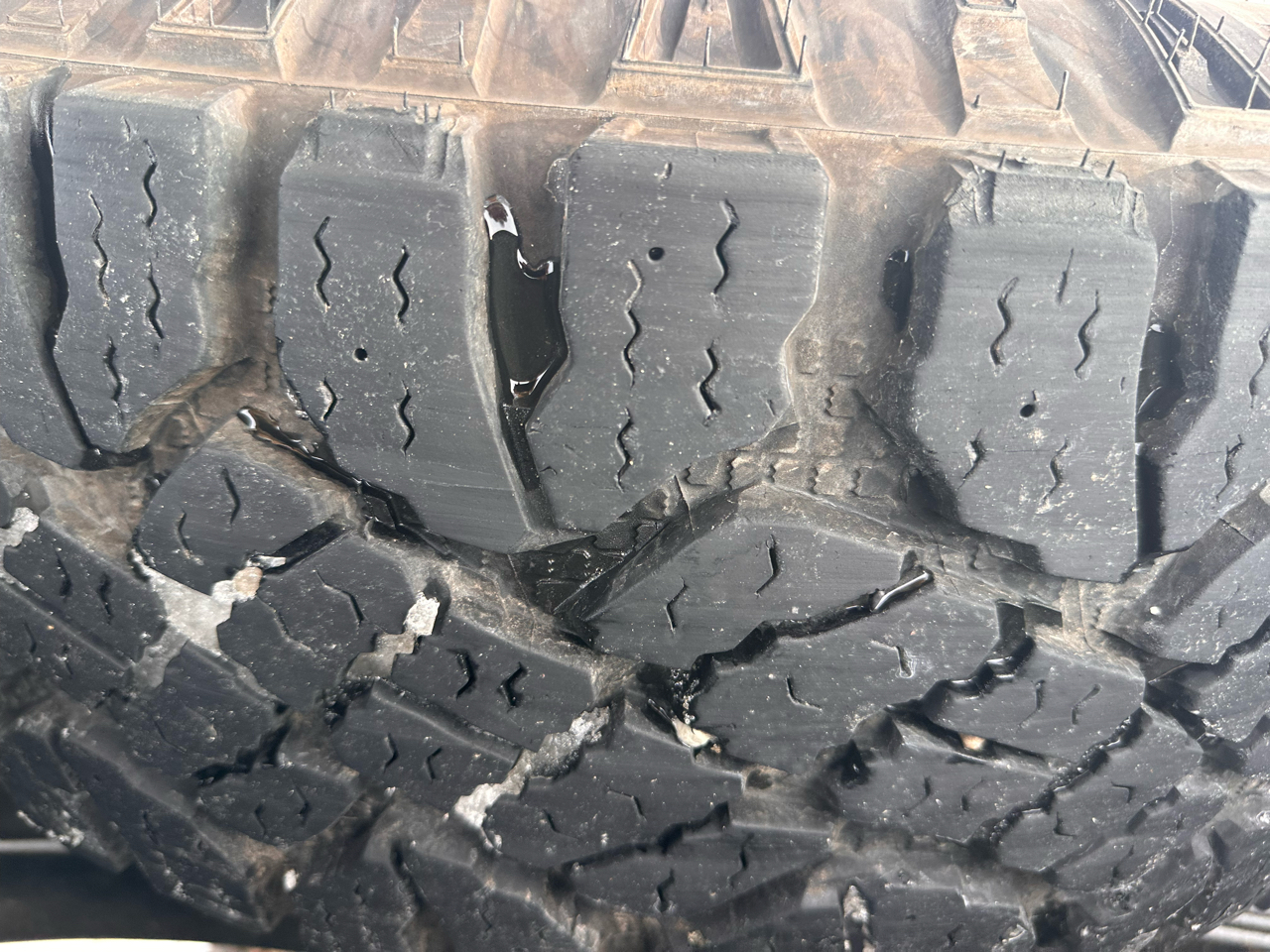 Ford Super Duty F-350 SRW 4WD SuperCab 162" WB 60" CA XL 2011