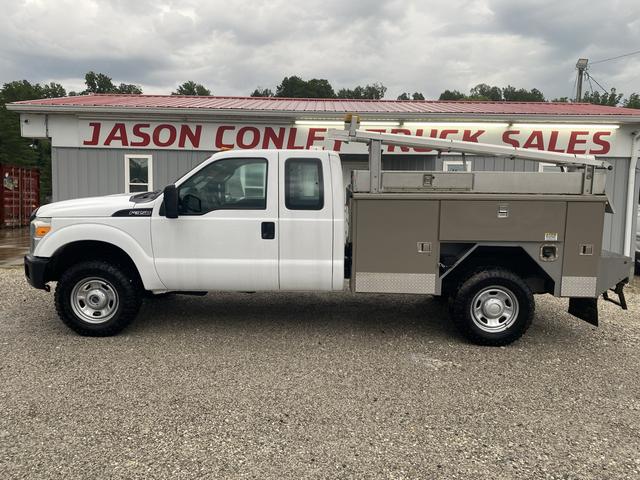 2011 Ford F-350 Super Duty Chassis XL Super Cab 4WD