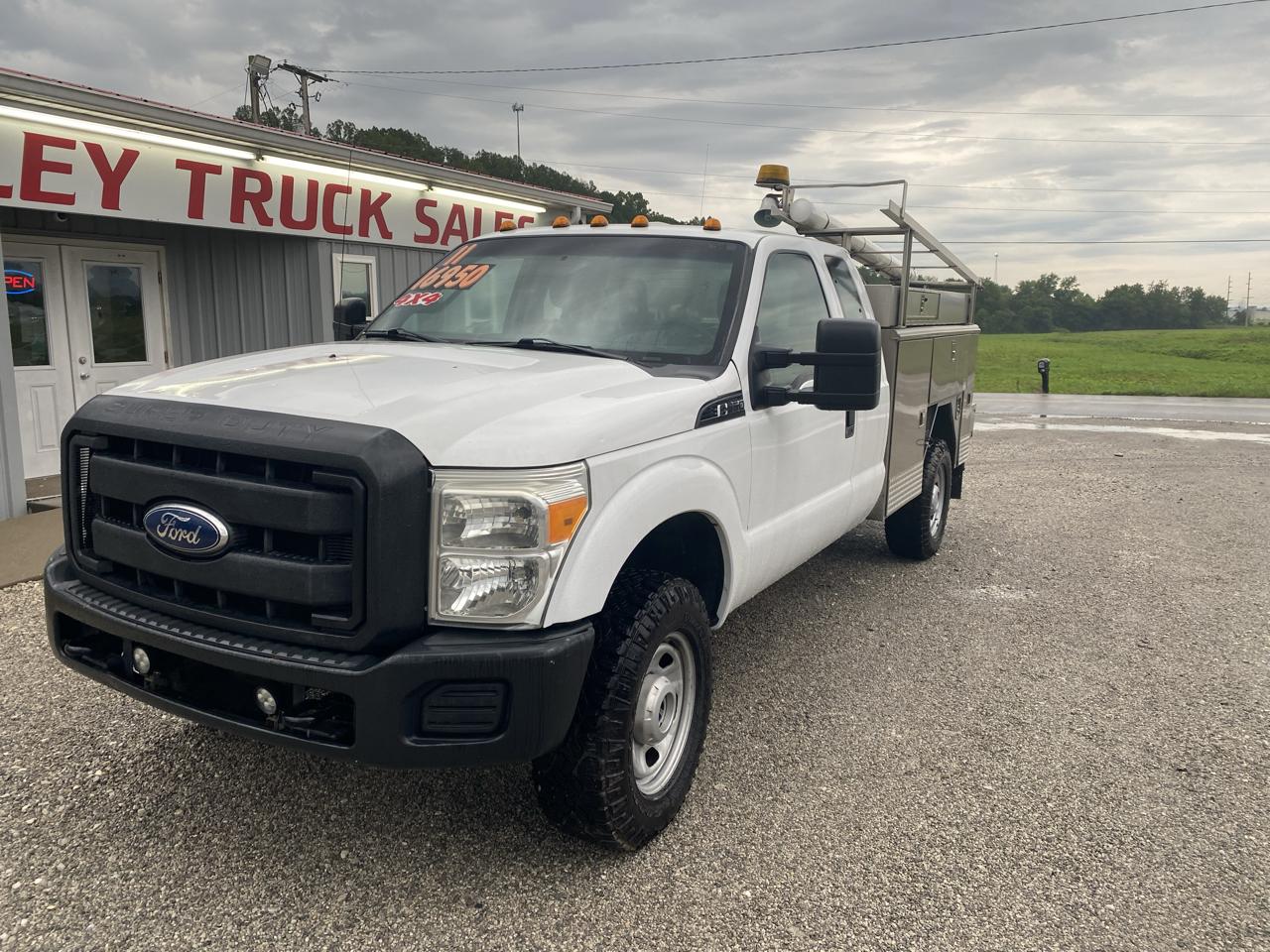 Ford Super Duty F-350 SRW 4WD SuperCab 162" WB 60" CA XL 2011