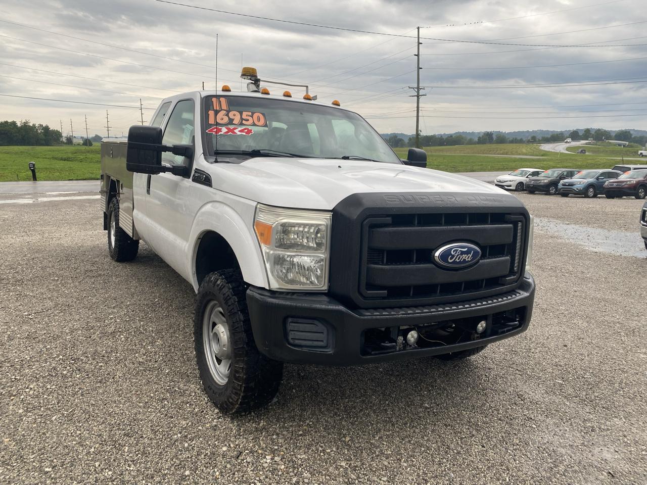 Ford Super Duty F-350 SRW 4WD SuperCab 162" WB 60" CA XL 2011