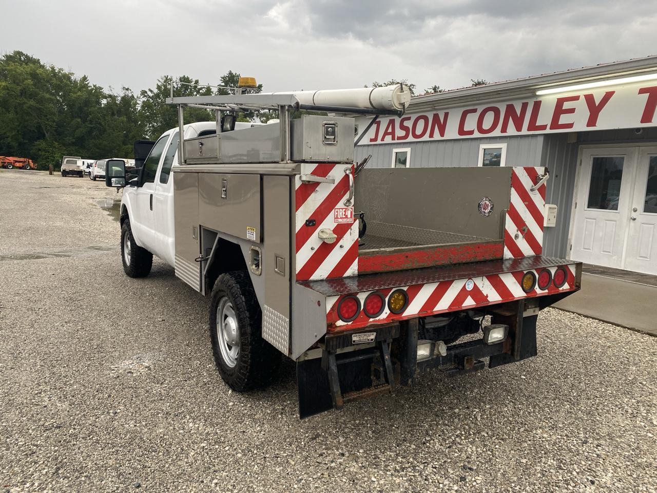 Ford Super Duty F-350 SRW 4WD SuperCab 162" WB 60" CA XL 2011
