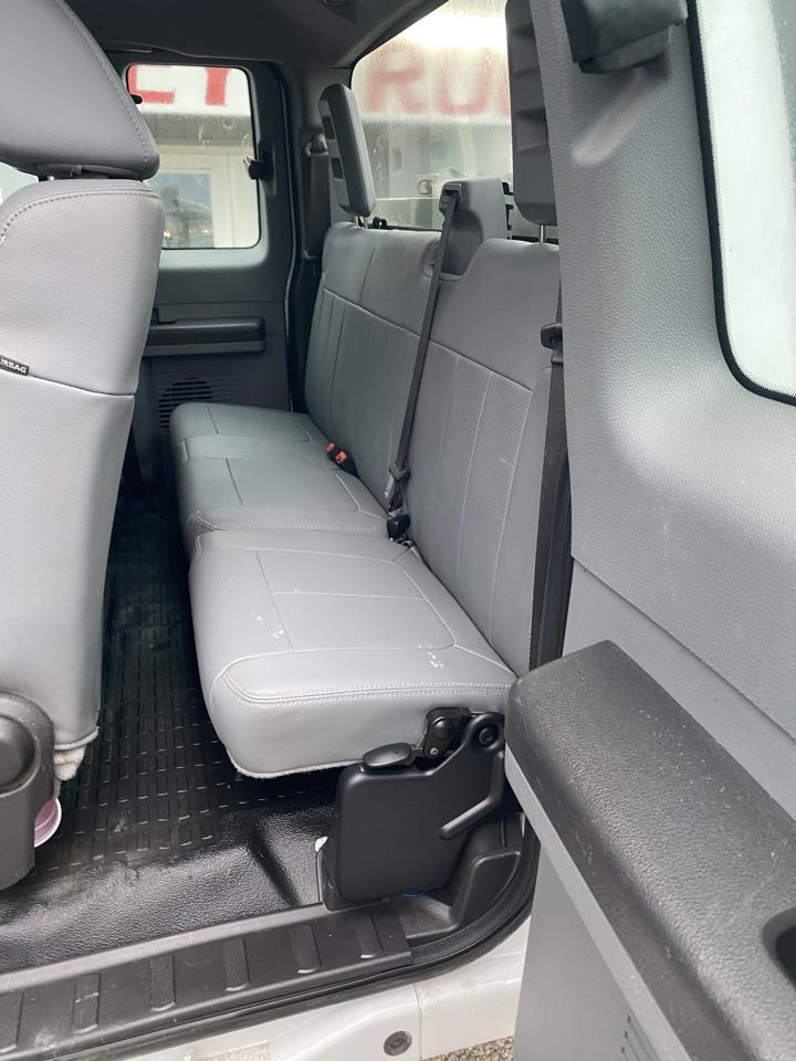 Ford Super Duty F-350 SRW 4WD SuperCab 162" WB 60" CA XL 2011