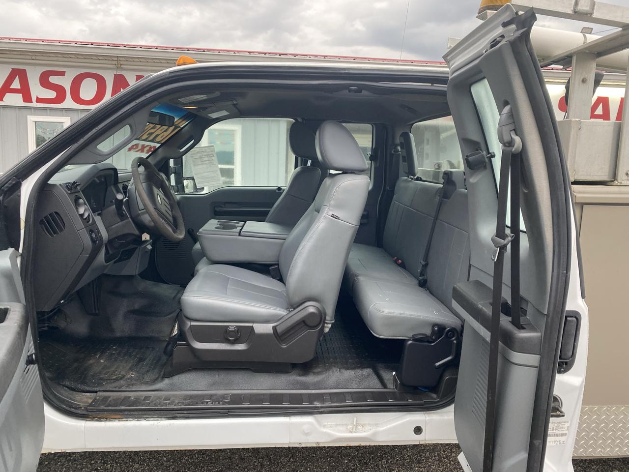 Ford Super Duty F-350 SRW 4WD SuperCab 162" WB 60" CA XL 2011