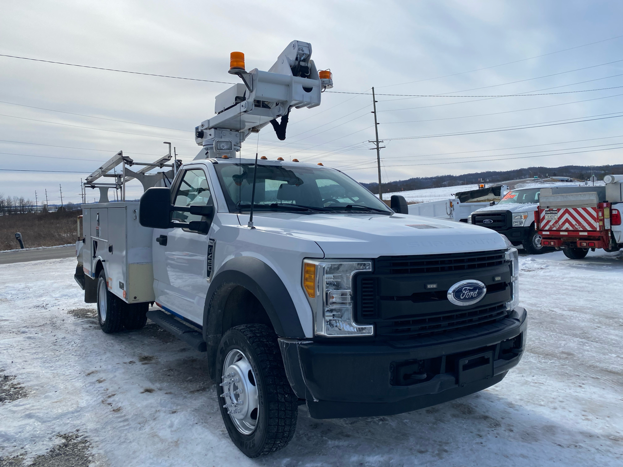 Ford Super Duty F-450 DRW XLT 2WD Reg Cab 145" WB 60" CA 2017