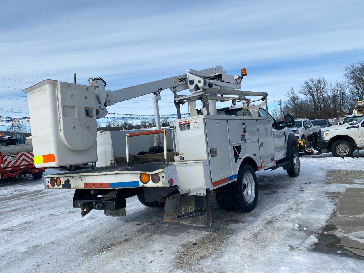 Ford Super Duty F-450 DRW XLT 2WD Reg Cab 145" WB 60" CA 2017