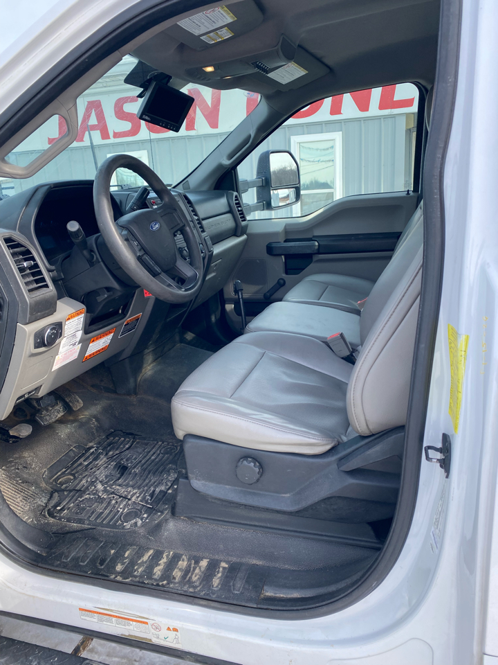 Ford Super Duty F-450 DRW XLT 2WD Reg Cab 145" WB 60" CA 2017