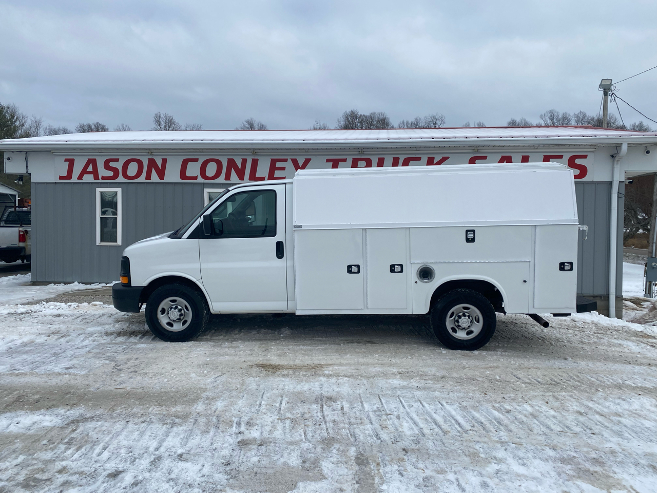 Chevrolet Express Commercial Cutaway 3500 Van 139" 2016