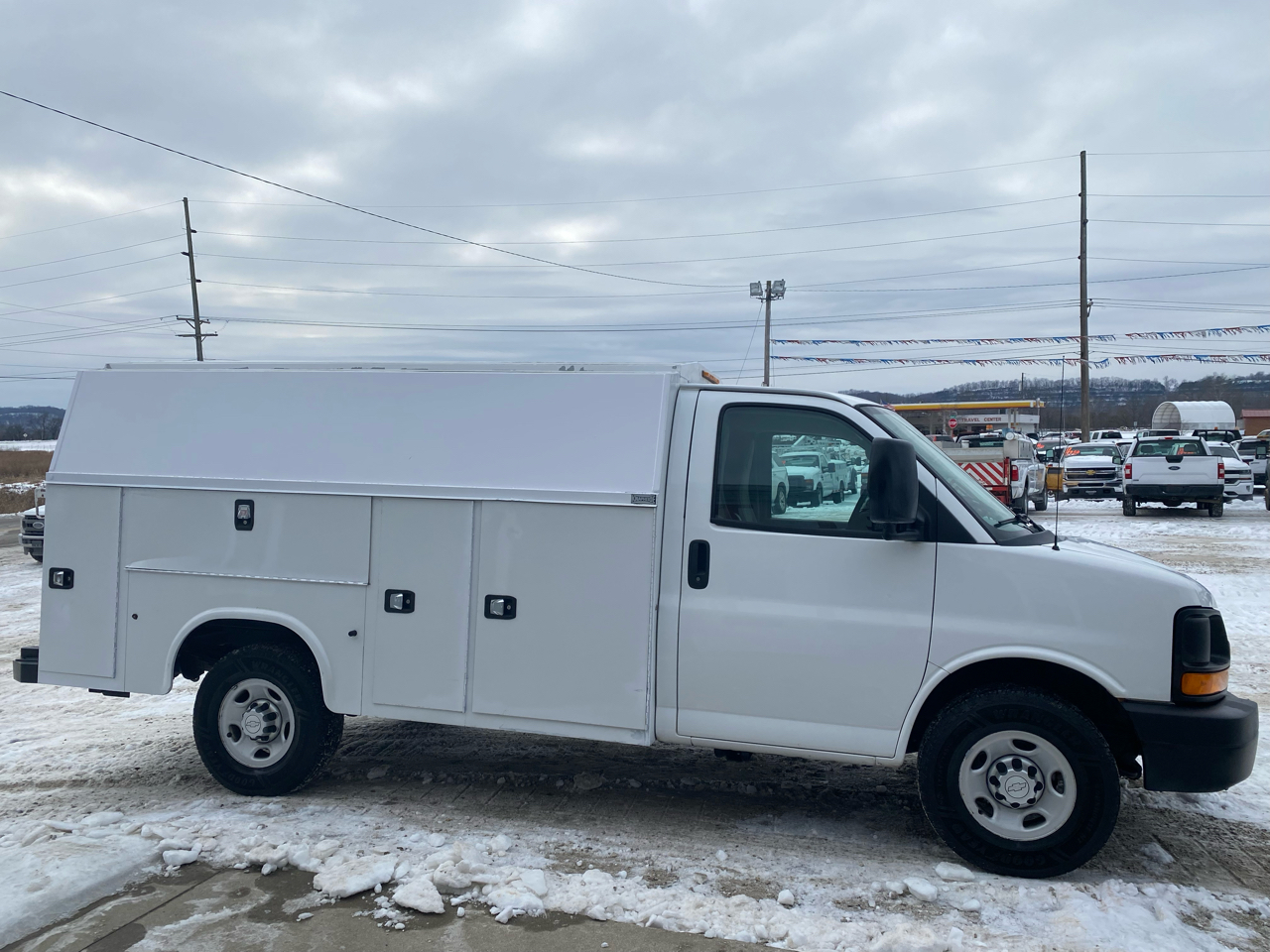 Chevrolet Express Commercial Cutaway 3500 Van 139" 2016