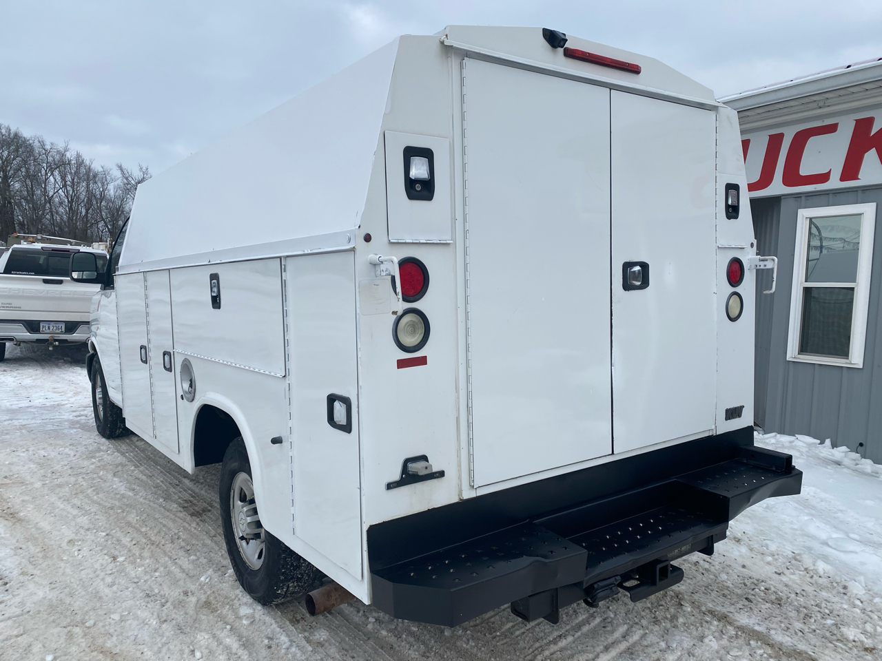 Chevrolet Express Commercial Cutaway 3500 Van 139" 2016