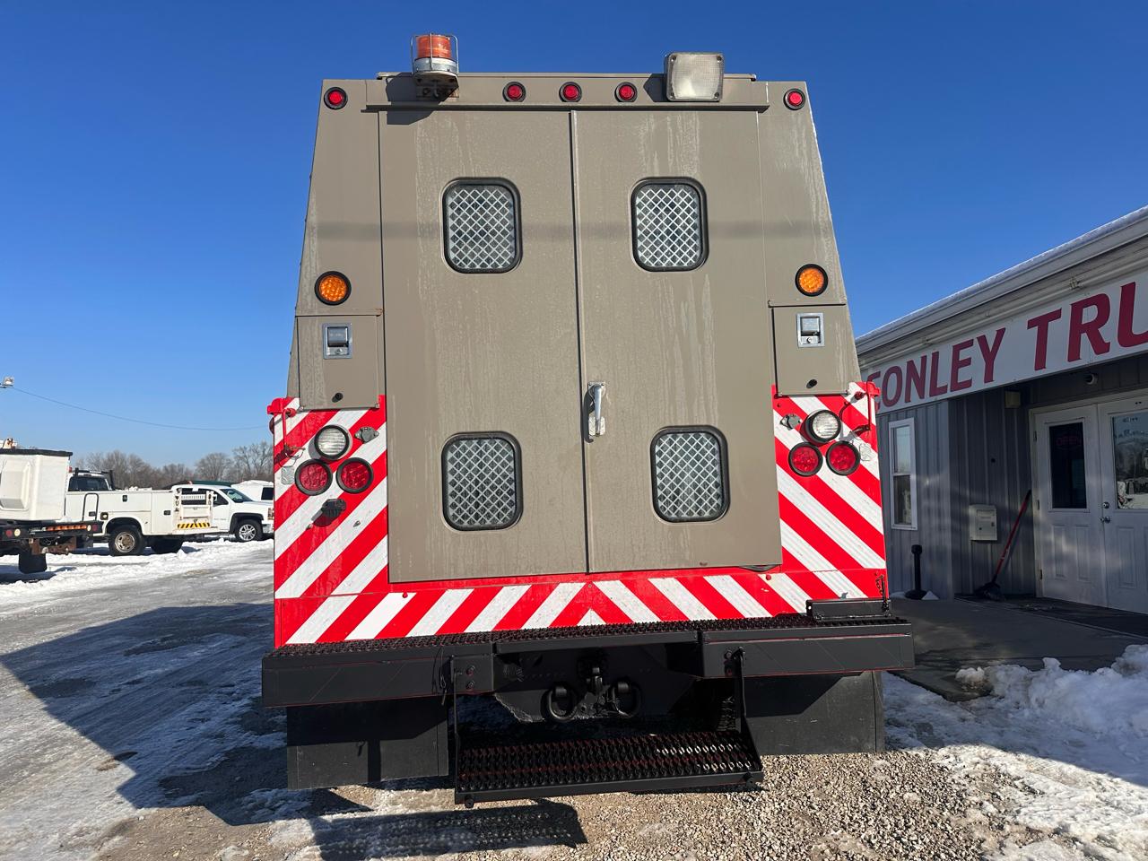 Ford Super Duty F-450 DRW 4WD Reg Cab 201" WB 120" CA XL 2008