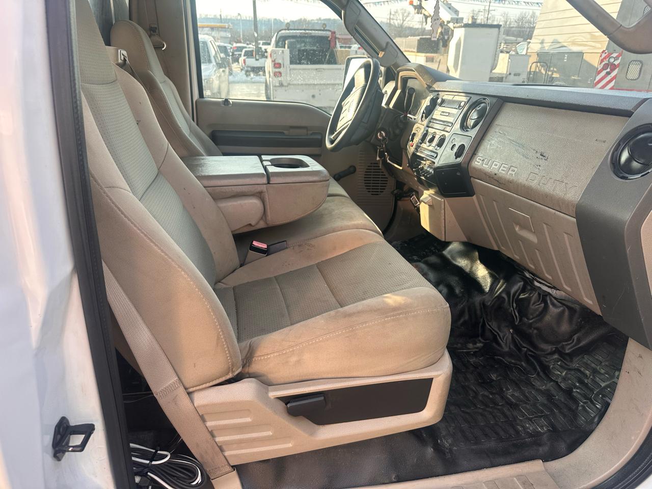 Ford Super Duty F-450 DRW 4WD Reg Cab 165" WB 84" CA XL 2008