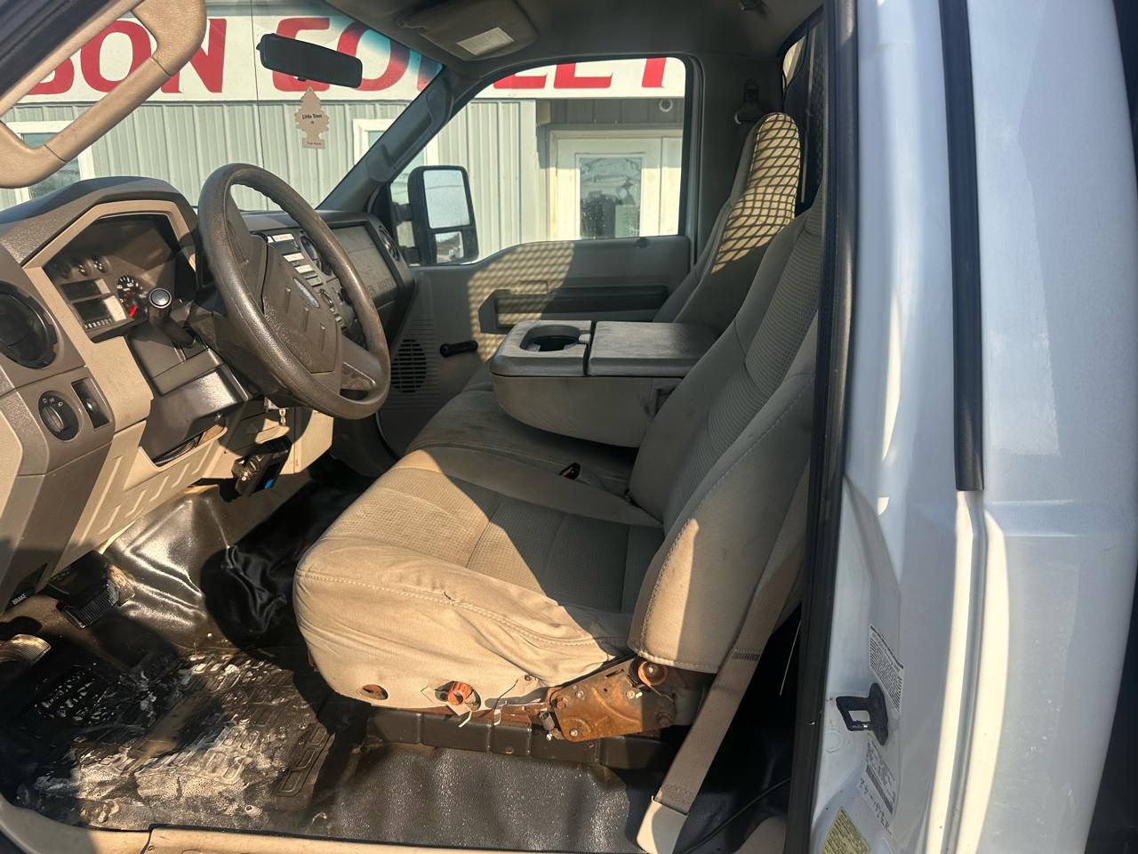 Ford Super Duty F-450 DRW 4WD Reg Cab 165" WB 84" CA XL 2008