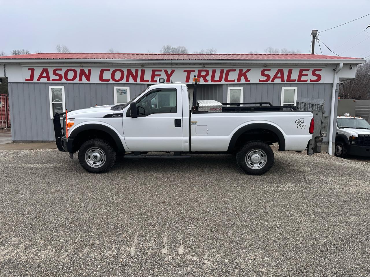 Ford Super Duty F-350 SRW 4WD Reg Cab 137" XL 2013
