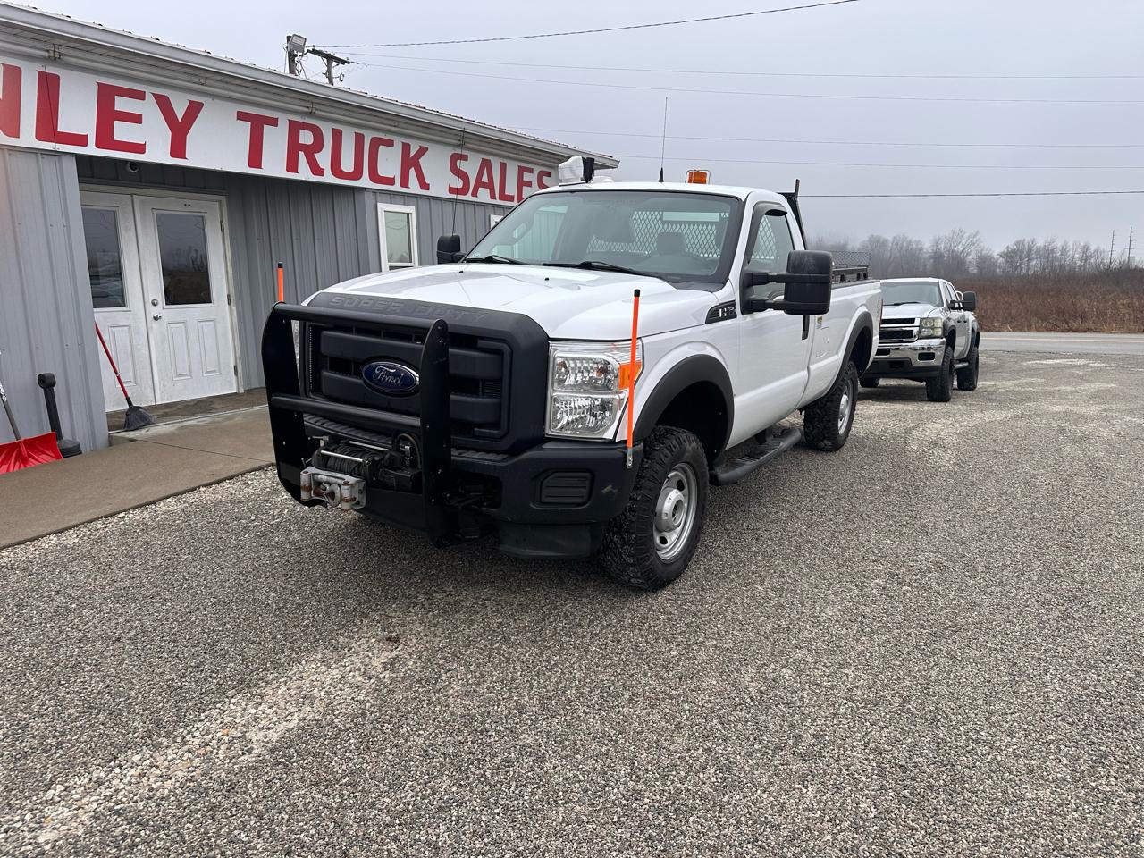 Ford Super Duty F-350 SRW 4WD Reg Cab 137" XL 2013