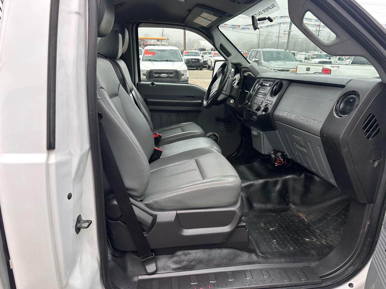 Ford Super Duty F-350 SRW 4WD Reg Cab 137" XL 2013