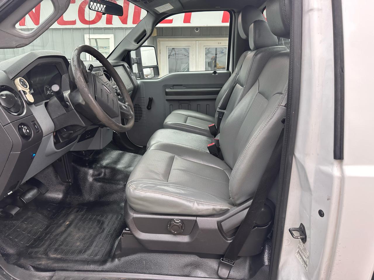 Ford Super Duty F-350 SRW 4WD Reg Cab 137" XL 2013