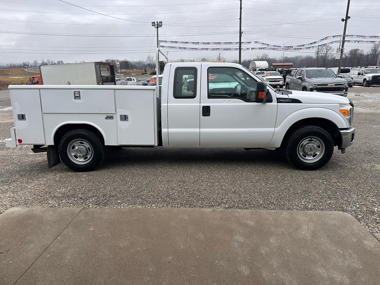 Ford Super Duty F-250 SRW 2WD SuperCab 142" XL 2011