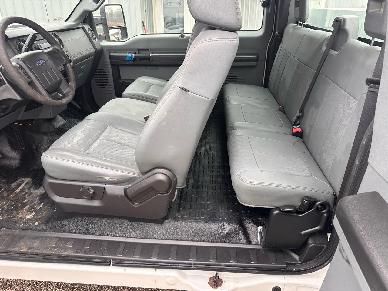 Ford Super Duty F-250 SRW 2WD SuperCab 142" XL 2011