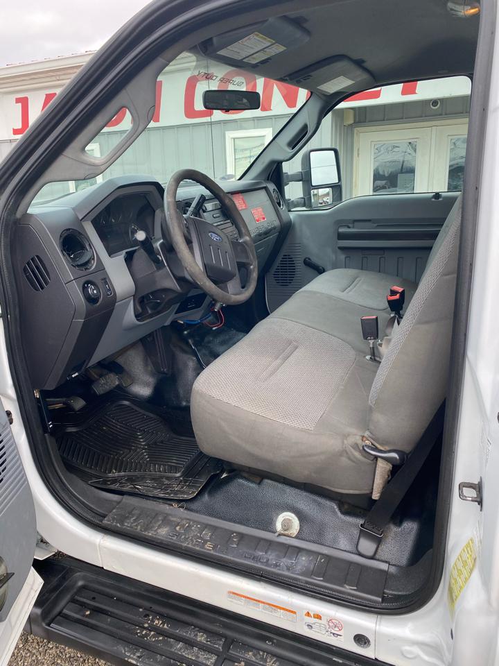 Ford Super Duty F-450 DRW 4WD Reg Cab 141" WB 60" CA XLT 2012