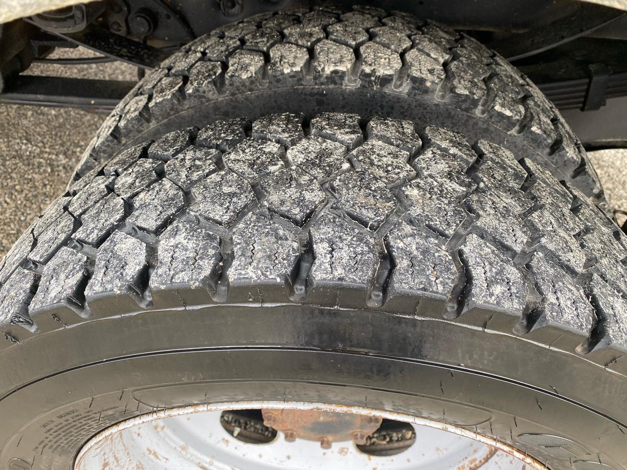 Ford Super Duty F-450 DRW 4WD Reg Cab 141" WB 60" CA XLT 2012