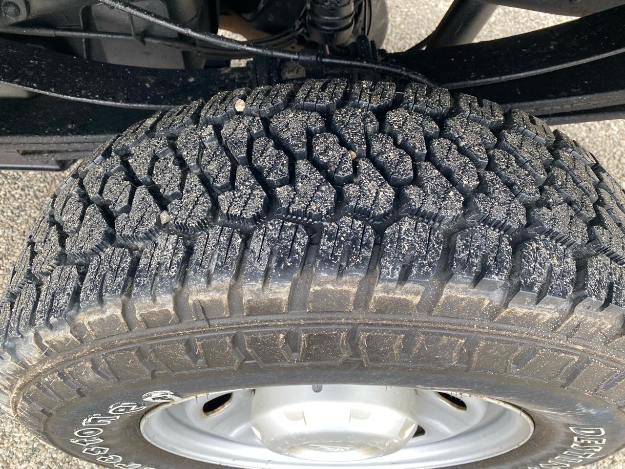 Ford Super Duty F-350 SRW 4WD Crew Cab 172" XL 2012