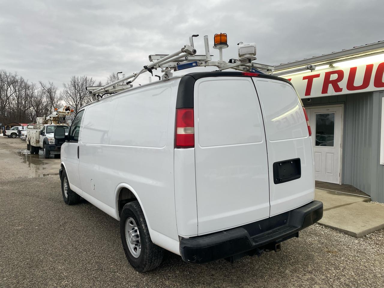 Chevrolet Express Cargo Van RWD 2500 135" 2015